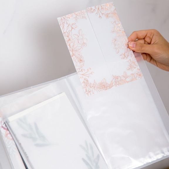 Catalogue d'invitations UV et dorure à chaud