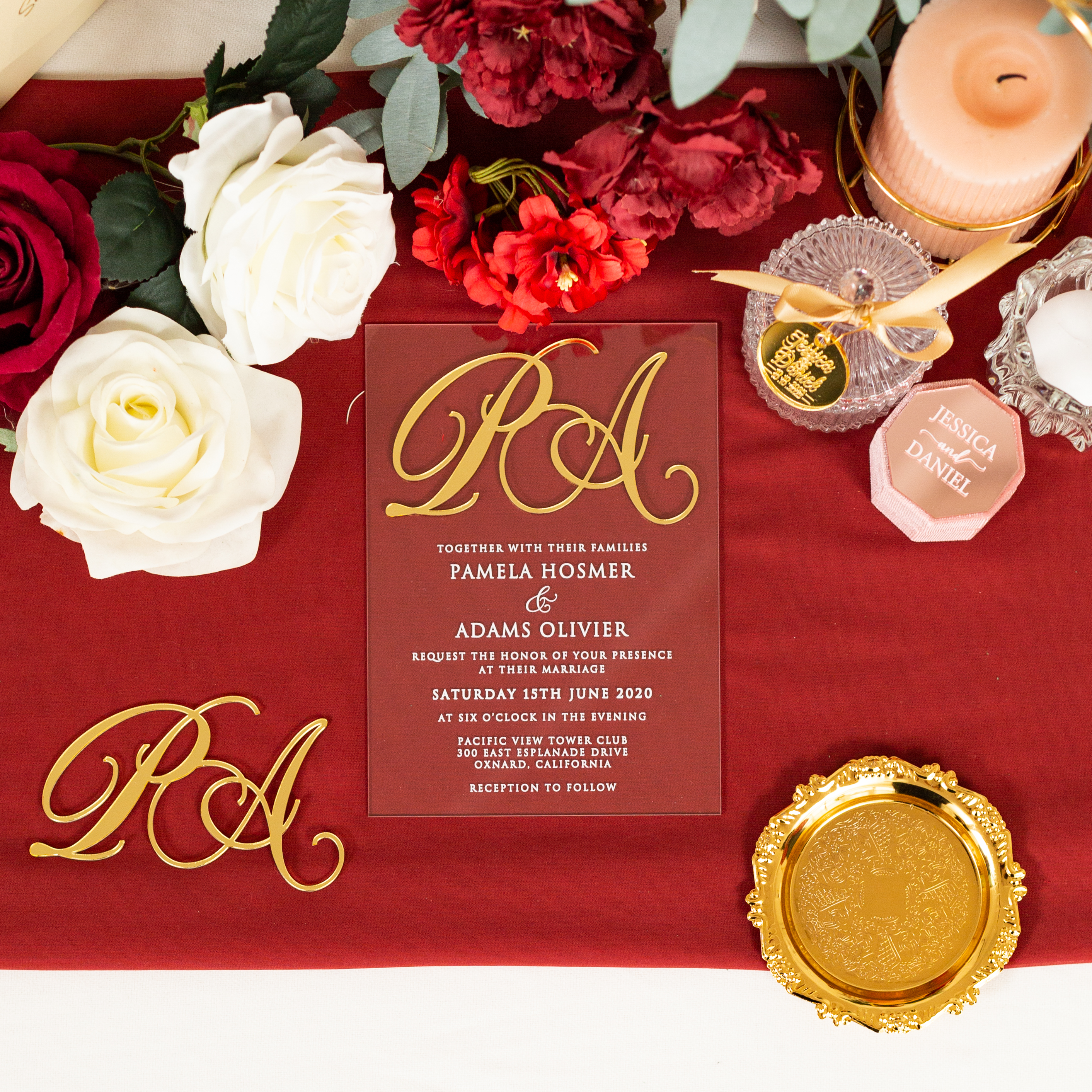 Faire-part de mariage en acrylique avec étiquette monogramme en acrylique doré WSNT019
