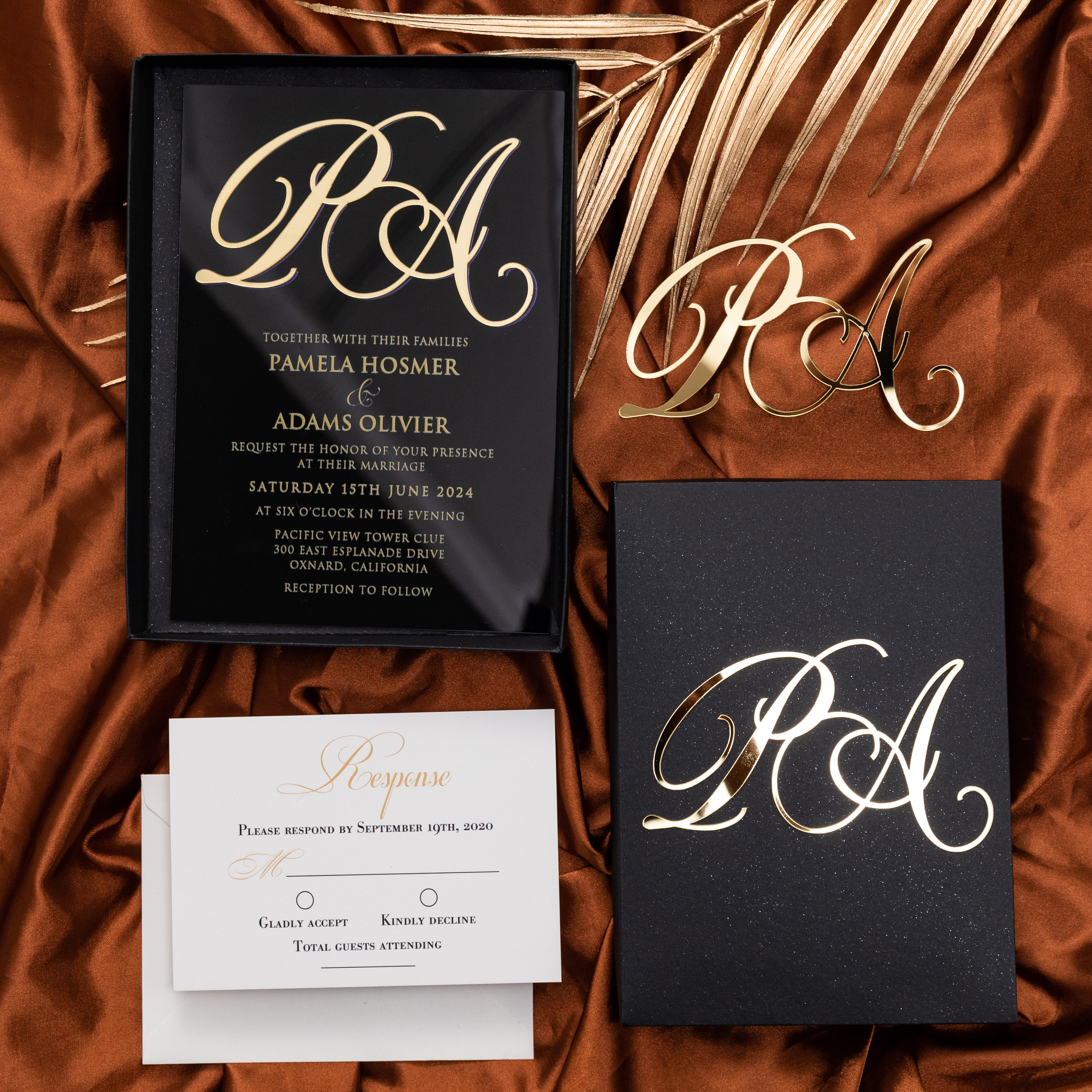 Faire-part de mariage en acrylique avec étiquette monogramme en acrylique doré WSNT022