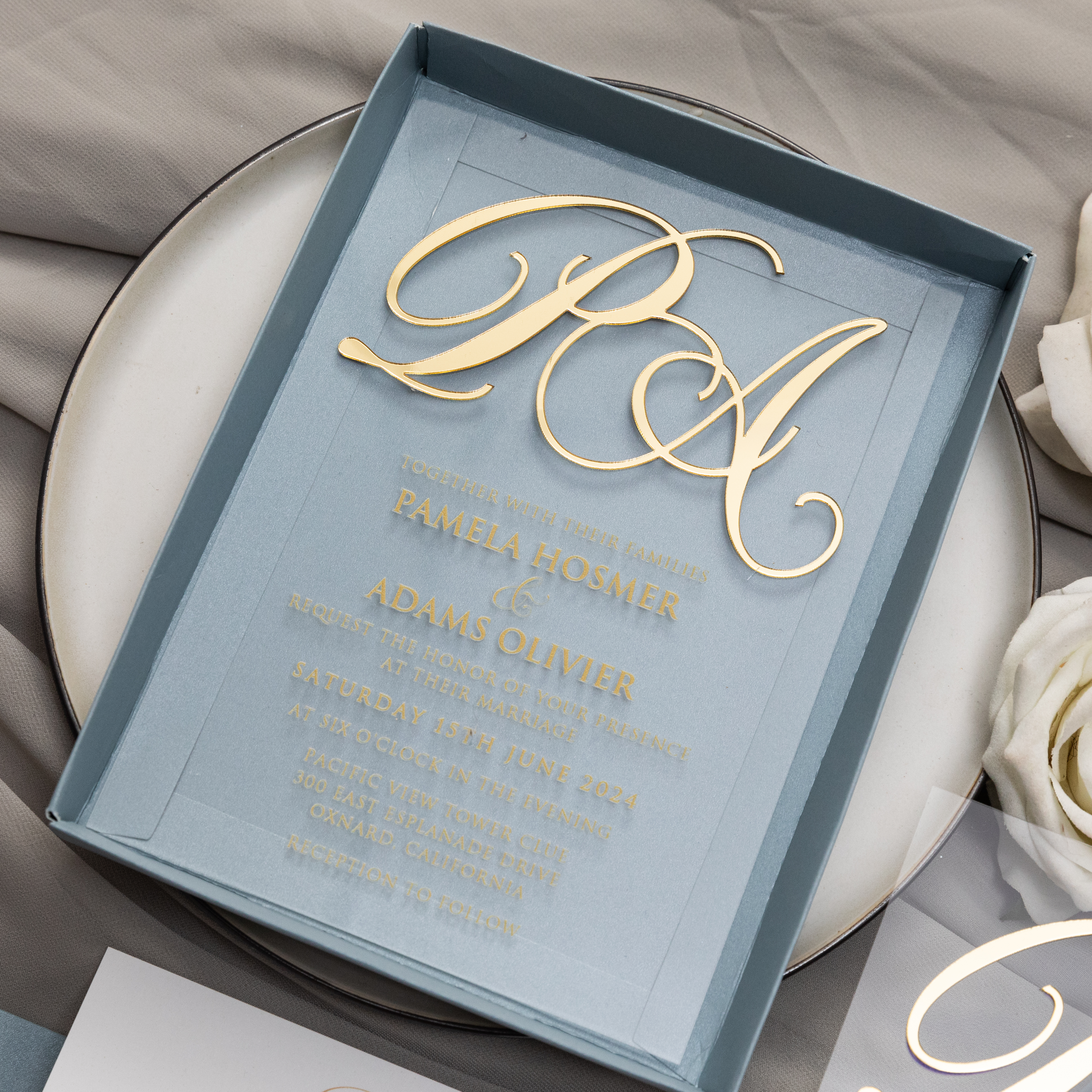 Faire-part de mariage en acrylique avec étiquette monogramme en acrylique doré WSNT022