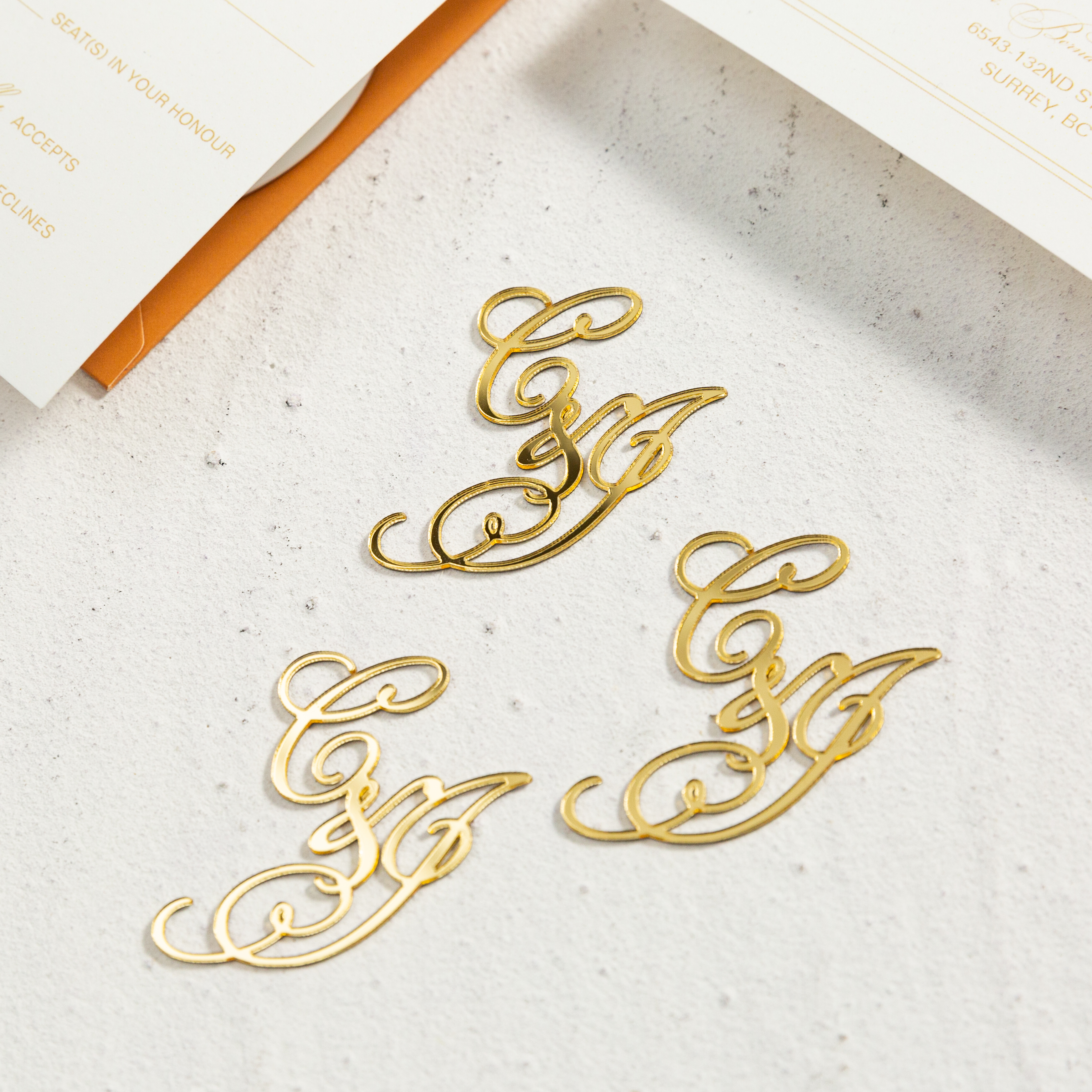 Set d'invitations avec bordure minimaliste et badge 3D doré WSNT028