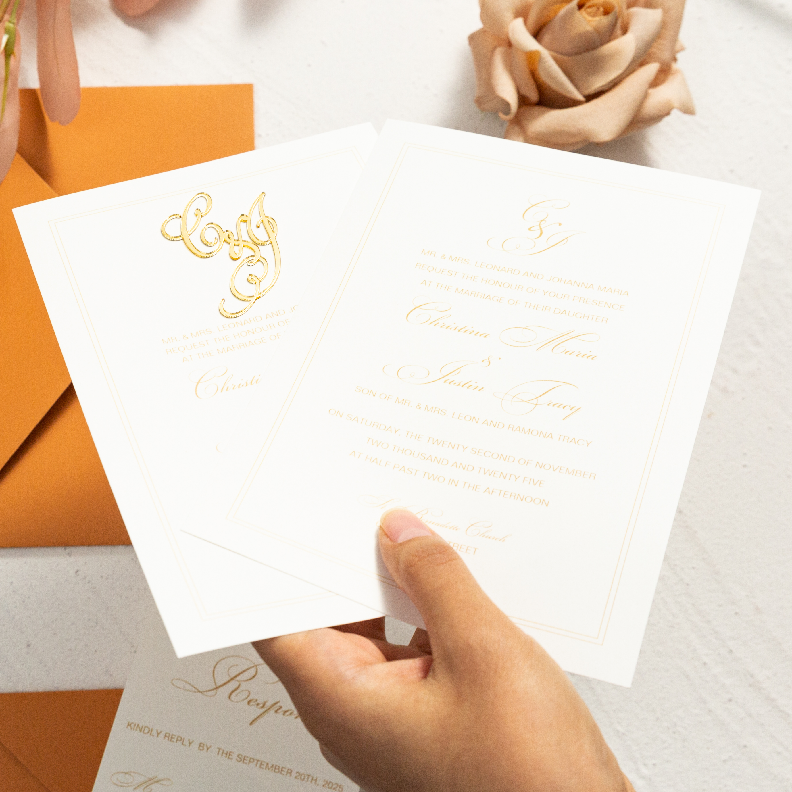 Set d'invitations avec bordure minimaliste et badge 3D doré WSNT028