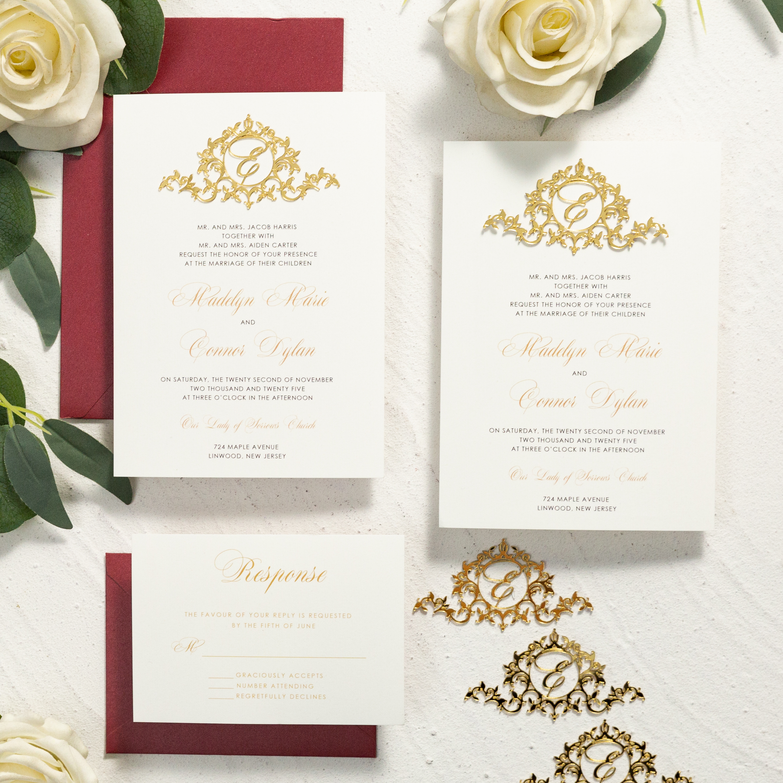 Faire-parts de mariage classique en calligraphie noire avec monogramme doré en 3D WSNT029