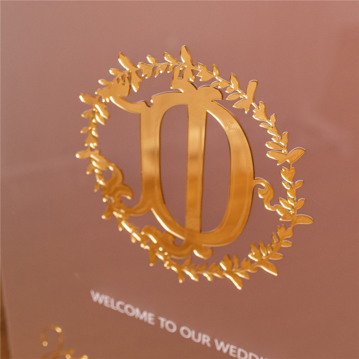 Panneau de bienvenue de mariage en acrylique givré avec lettres en 3D pour rehausser l'élégance du mariage YK080