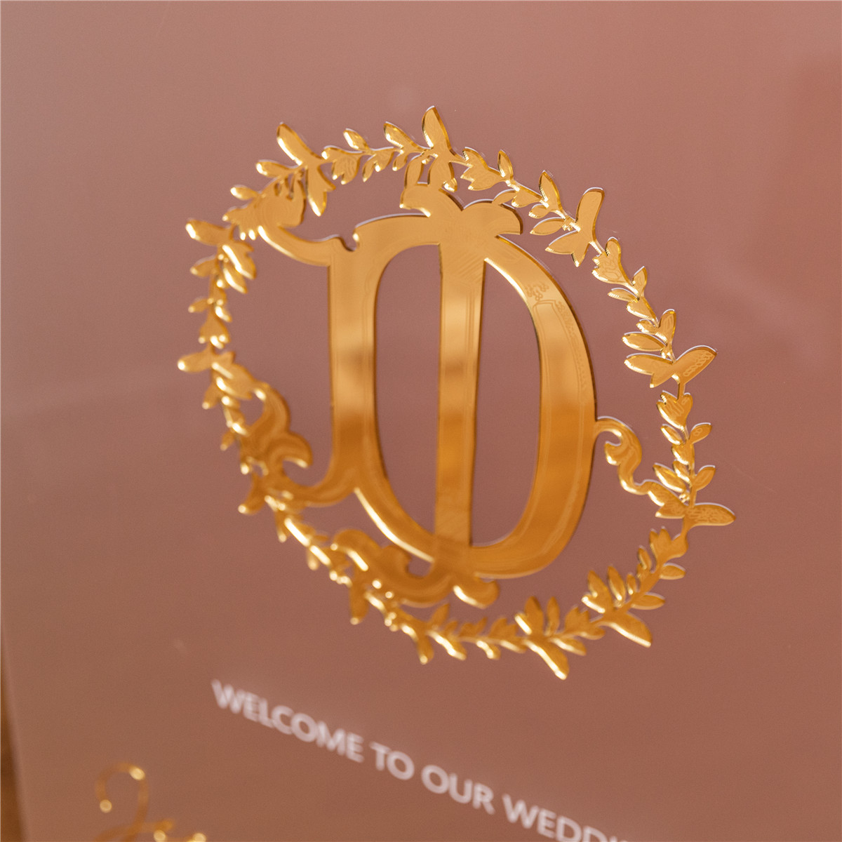 Panneau de bienvenue de mariage en acrylique givré avec lettres en 3D pour rehausser l'élégance du mariage YK080