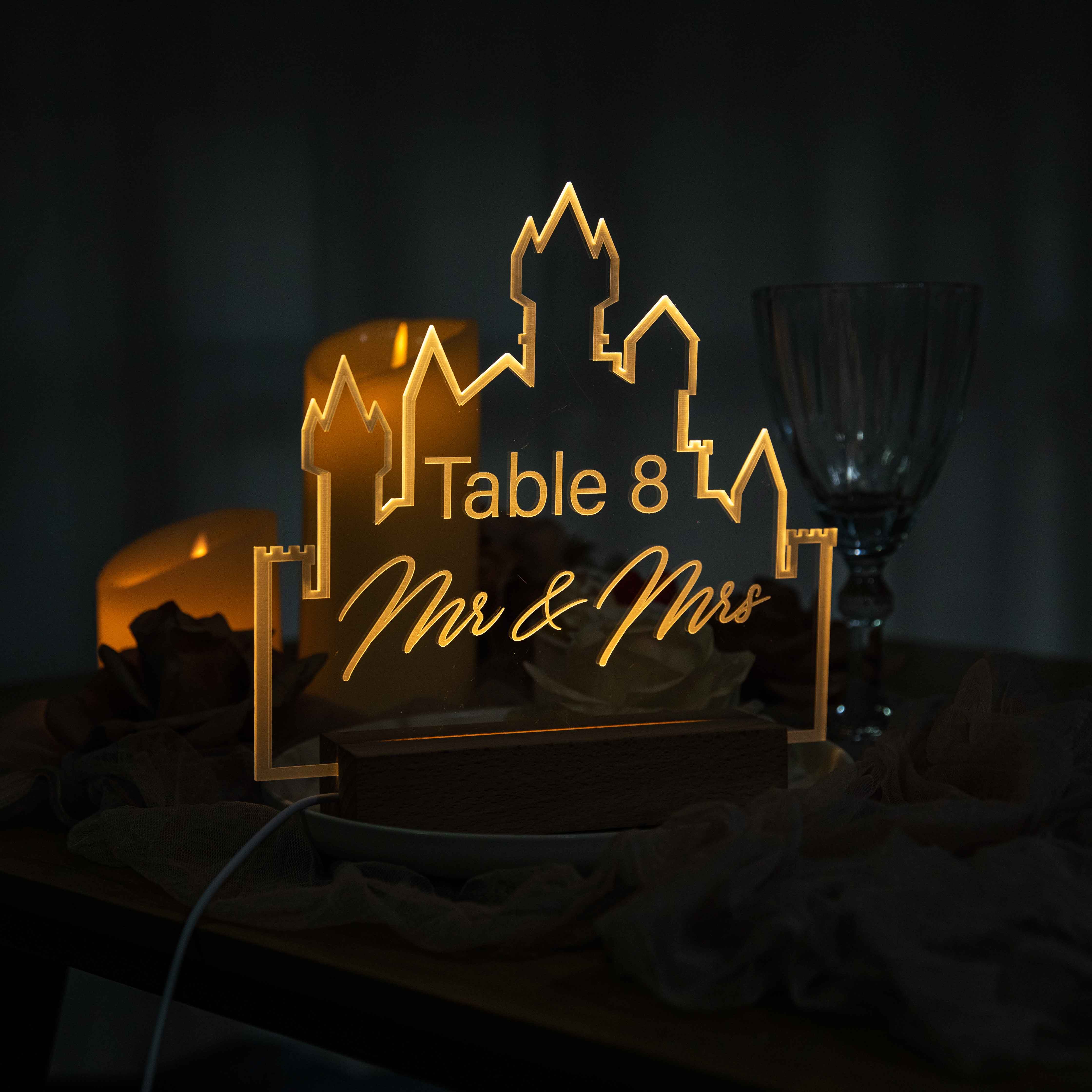 Numéro de table illuminé château en plexi gravé YKT026