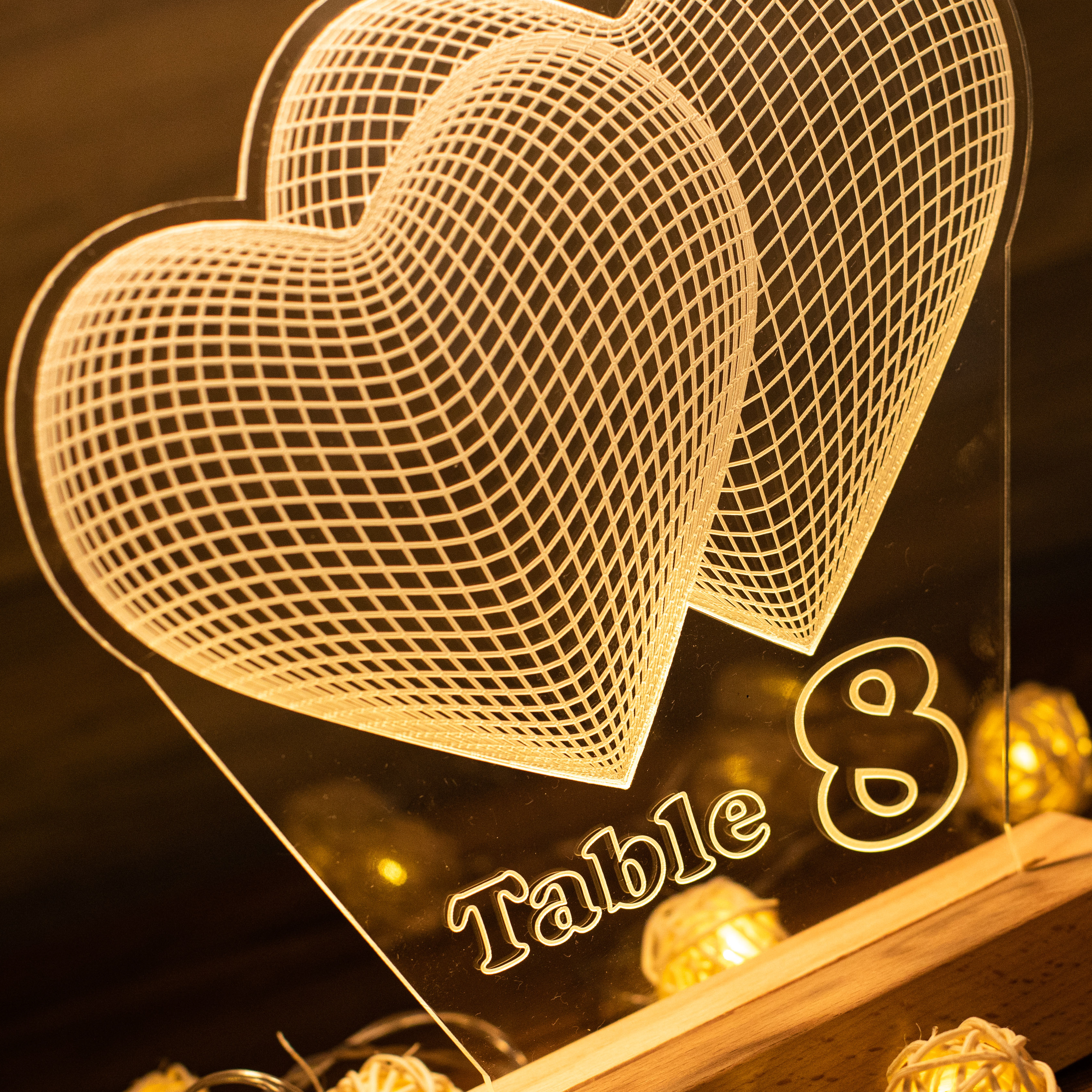 Numéro de table 3D en acrylique en forme de coeur avec support LED YKT030