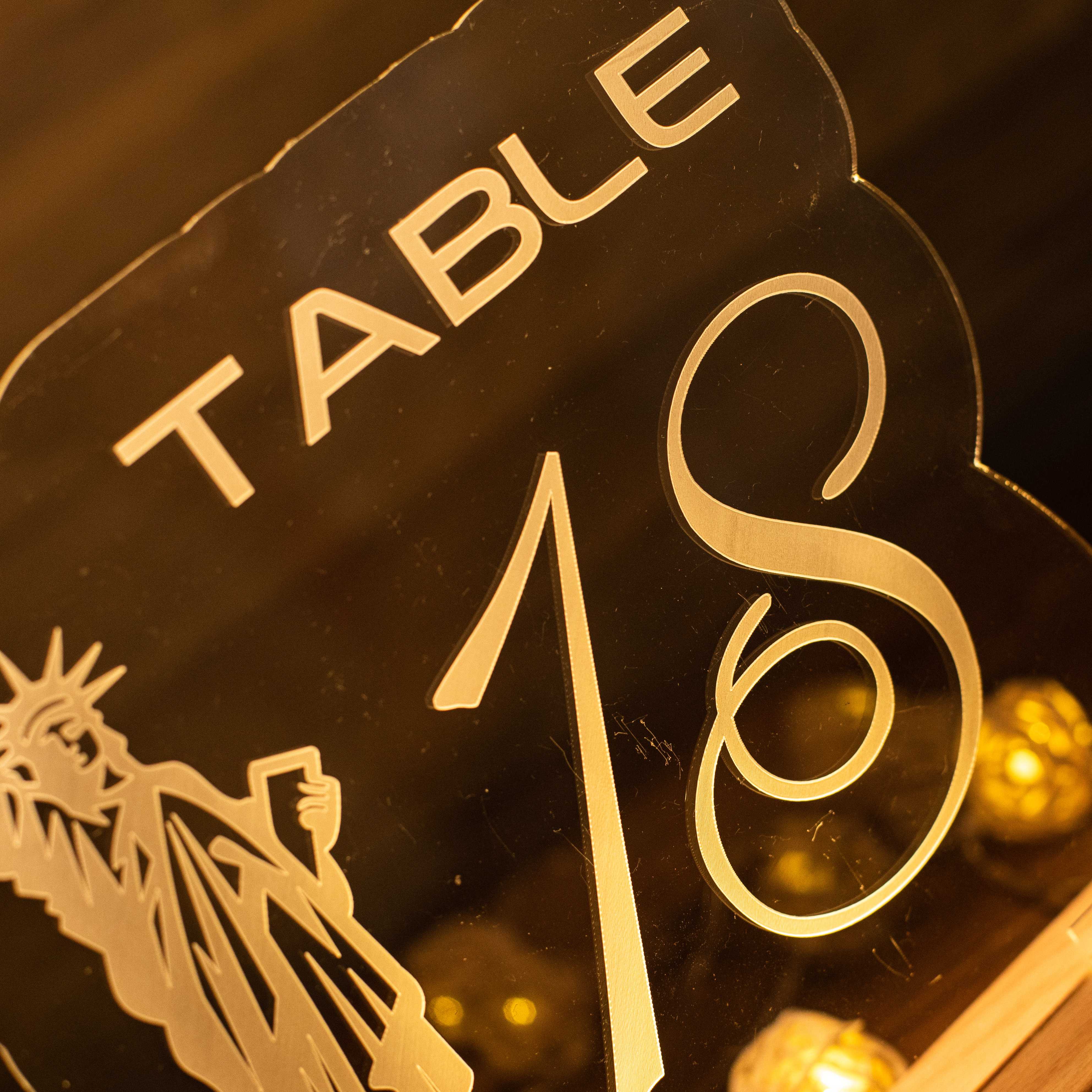 Numéro de table à éclairage LED Statue de la Liberté YKT034